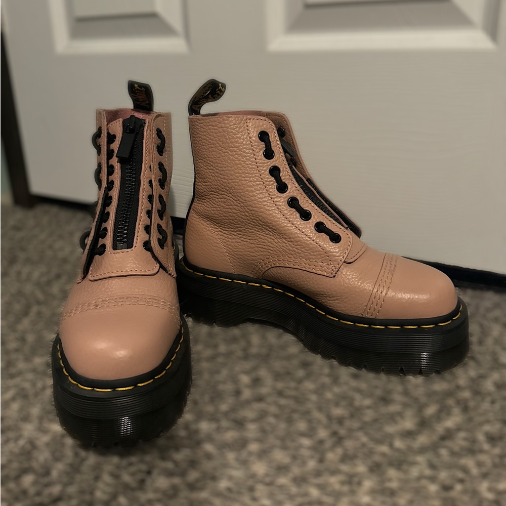 Platform Zipper Pink Beige Doc Marten’s